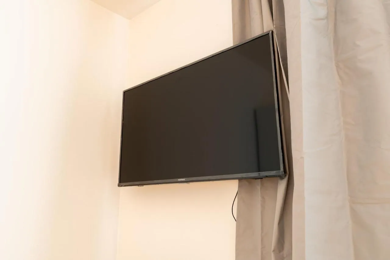Brand New Two Room Apartment #26 With Free Secure Parking Close To Center Prag Tschechische Republik